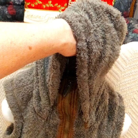 i Sapparel Sage Green Sherpa & Leather Vest! Convertible Collar/Hood! - Picture 13 of 13